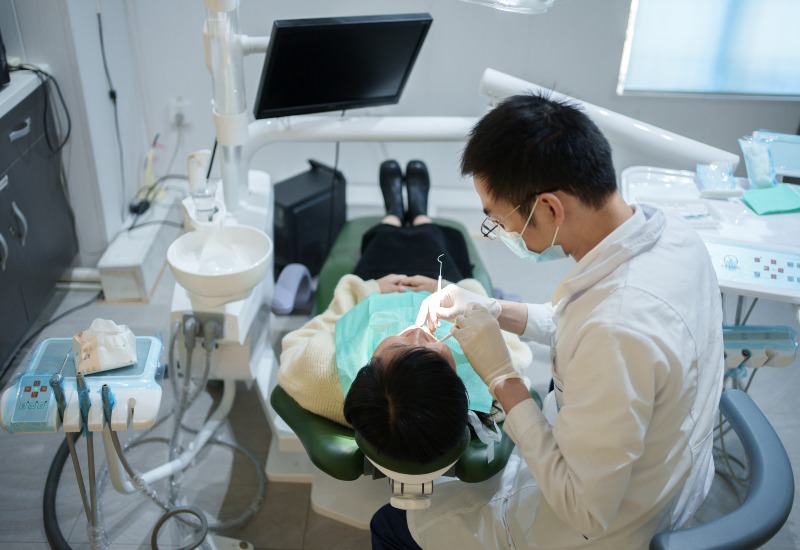 Dentist treating broken tooth in Trenton, MI